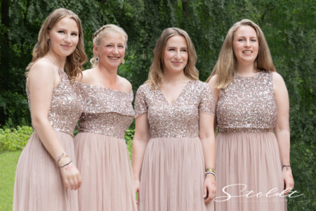 Wedding photography in Valencia Sagunto Castellón and Mallorca showing the bridesmaids