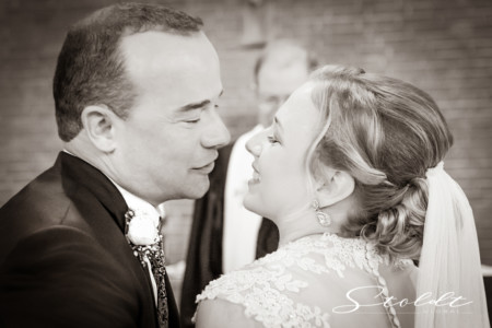 Wedding photography in Valencia Sagunto Castellón and Mallorca showing kissing bride and groom