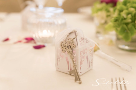 Wedding photography in Valencia Sagunto Castellón and Mallorca decoration details on the wedding table