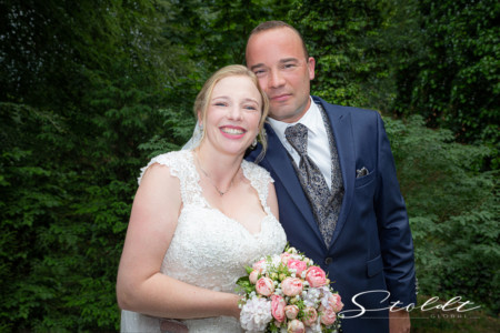 Wedding photography in Valencia Sagunto Castellón and Mallorca showing married couple portrait