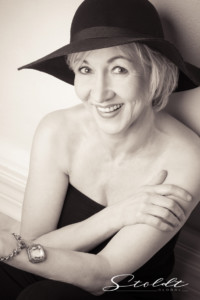 Portrait beauty photography of a woman sitting on the floor