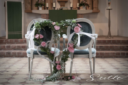 Wedding photography in Valencia Sagunto Castellón and Mallorca showing decorated chairs in a church