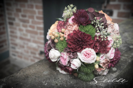 Wedding photography in Valencia Sagunto Castellón and Mallorca showing detail bridal bouquet